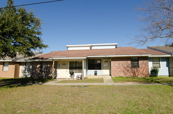 front of Pinewood Place apartment building, 