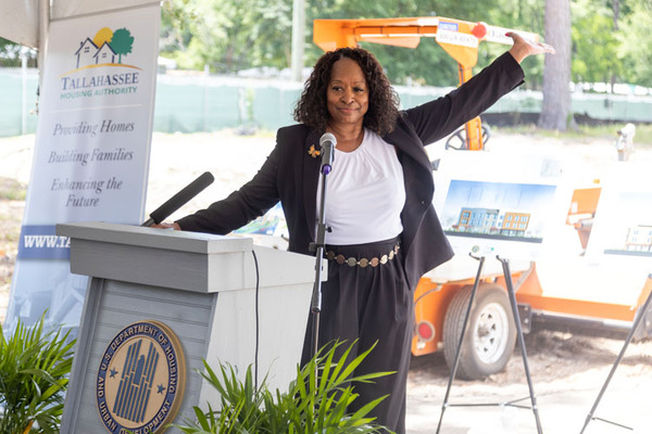 THAHUDVisit001.jpg A woman gesturing behind a podium.